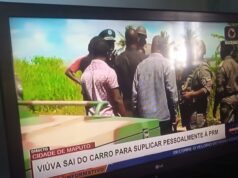 Viúva Do Azagaia Sai Do Carro Para Pedir A PRM Para Deixá-los Passar Viúva Do Azagaia