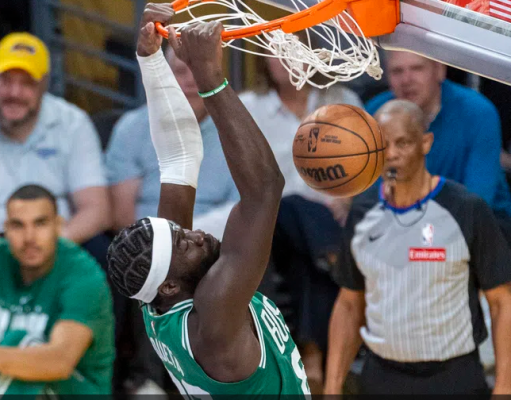 Neemias brilha com duplo-duplo na vitória dos Celtics sobre os Lakers
